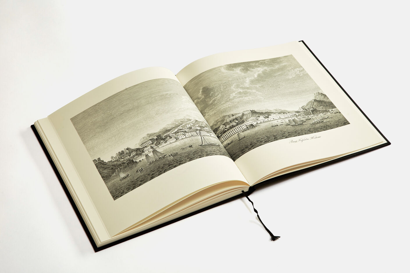 Подарочная книга Путешествие вокруг света в 1803-1806 годах, 2016, Агей Томеш, Лаборатория дизайна НИУ ВШЭ