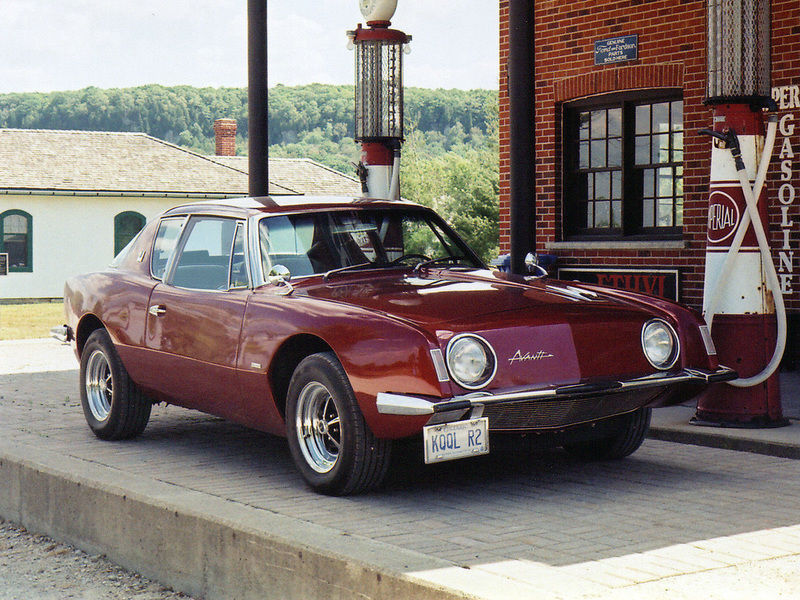 Studebaker Avanti 1962 года — «бутылка Coca Cola, положенная на бок». Фото: сайт https://twitter.com/