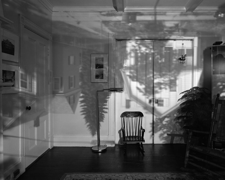 «Дома с другой стороны улицы в нашей гостиной». Из проекта «Камера обскура», 1991