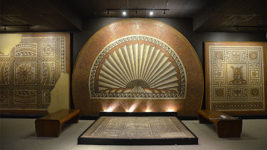 Фрагмент мозаичного пола, найденного на месте древнеримского поселения Веруламиума. Музей Веруламиум, Сент-Олбанс, Хартфордшире