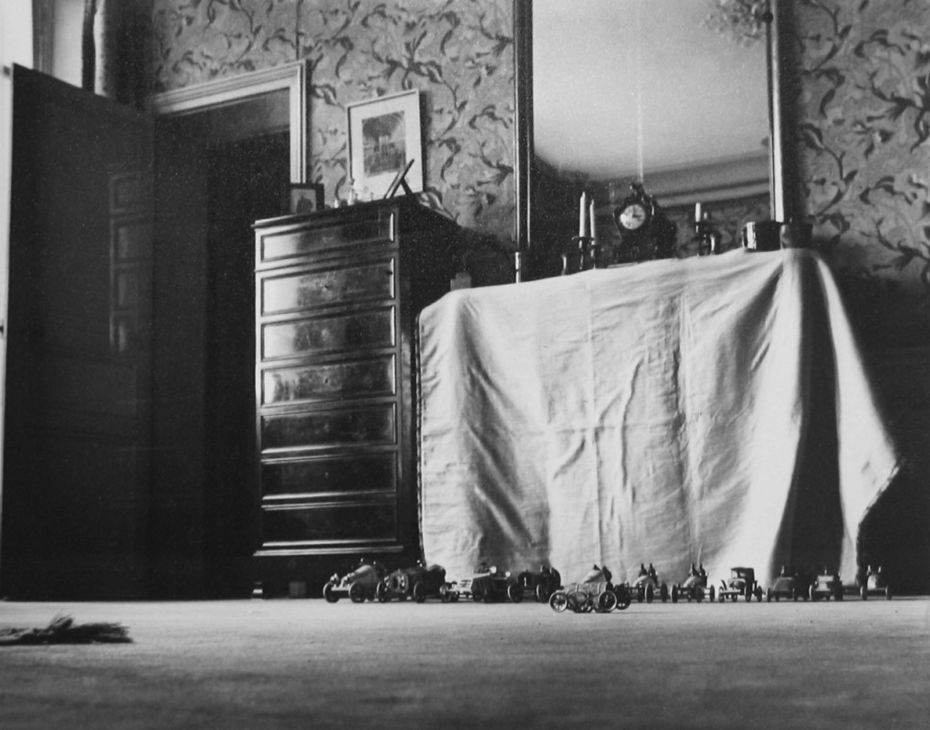 Жак-Анри Лартиг. В моей спальне. Коллекция моих гоночных машин. Париж. 1905