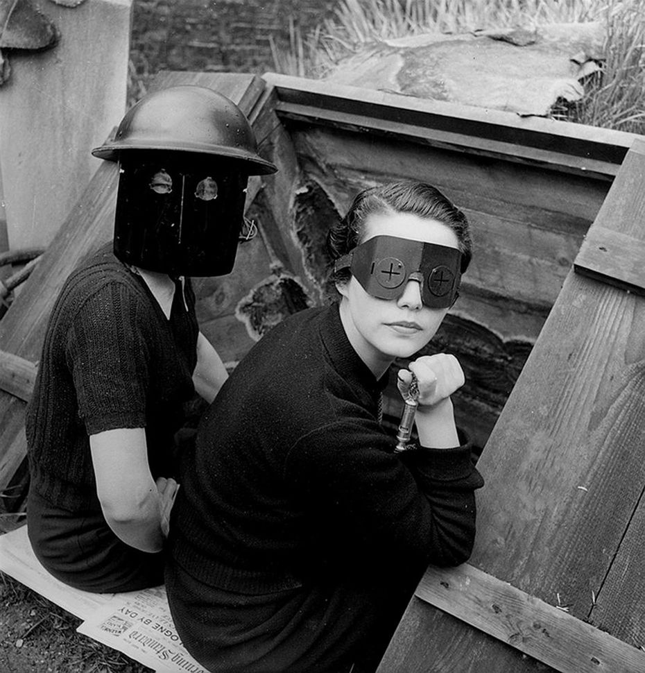Ли Миллер. Женщины в противопожарных масках.. Лондон. 1941