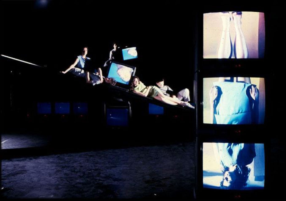 Сцена из спектакля «Абстрактная комната» (Джорджо Барберио Корсетти, Kassel, Salzmannfabrik, Documenta 8, 1987)